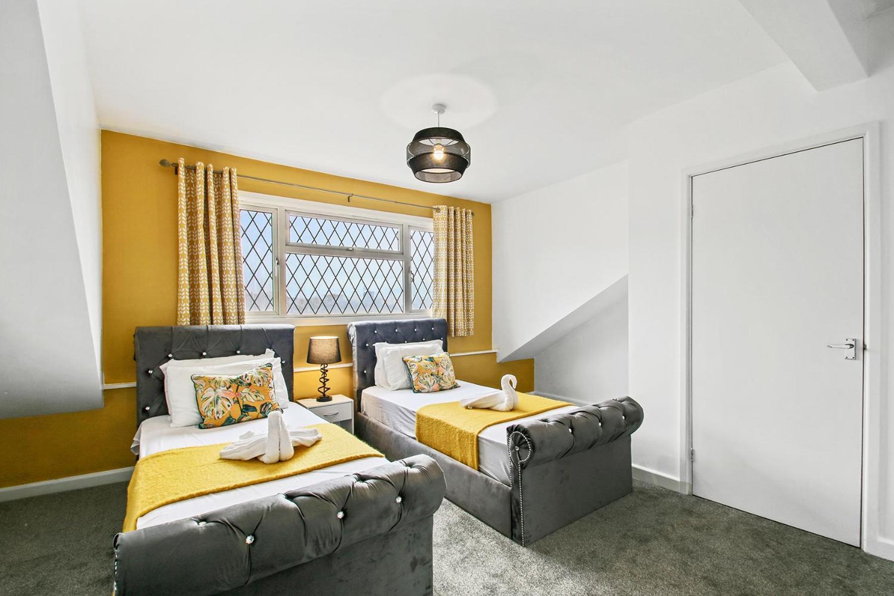 Home In Woodhouse, Leeds Лийдс Екстериор снимка