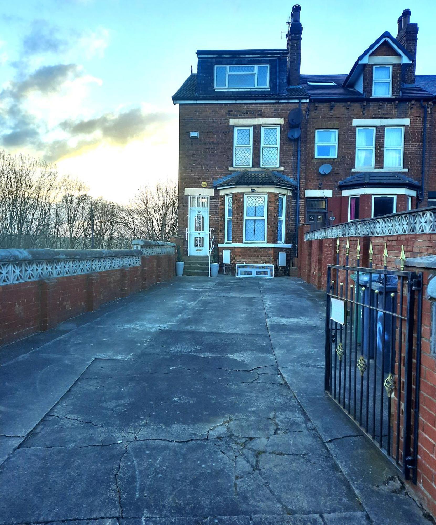 Home In Woodhouse, Leeds Лийдс Екстериор снимка